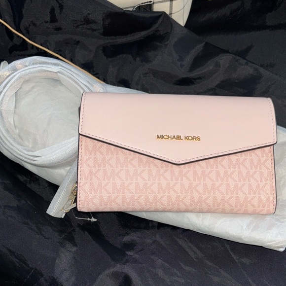 Kate Spade 🆕 pink MK monogrammed
Clutch/crossbody - Picture 2 of 6